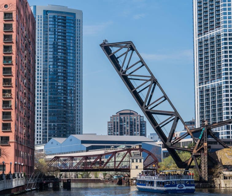 Architecture River Cruise Skip-the-Ticket Line Gallery Image 3