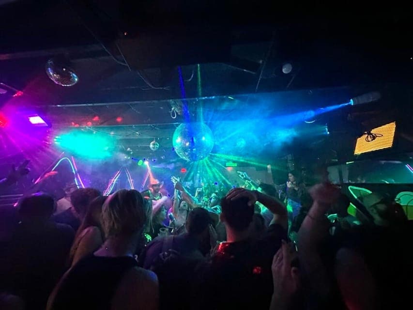 Austin Bar Crawl: Austin's 6th Street Bar Crawl Gallery Image 2