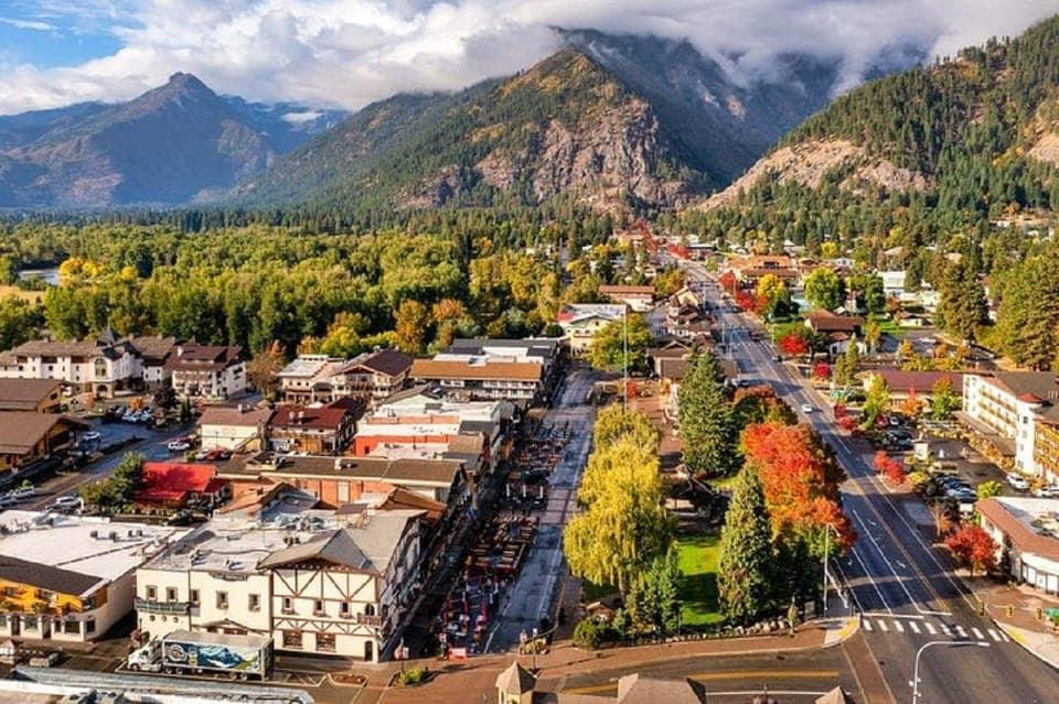 Leavenworth & Premium Outlets 2-Day Tour - Image 4