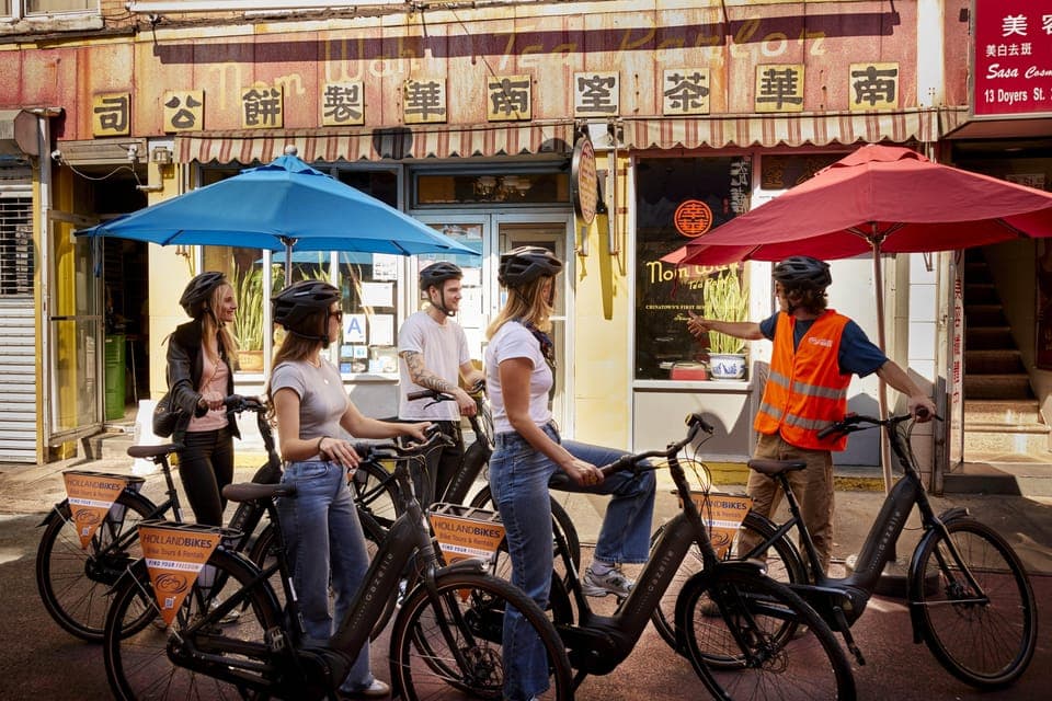 Downtown Bike Tour with Stylish Dutch Bikes! Gallery Image 4