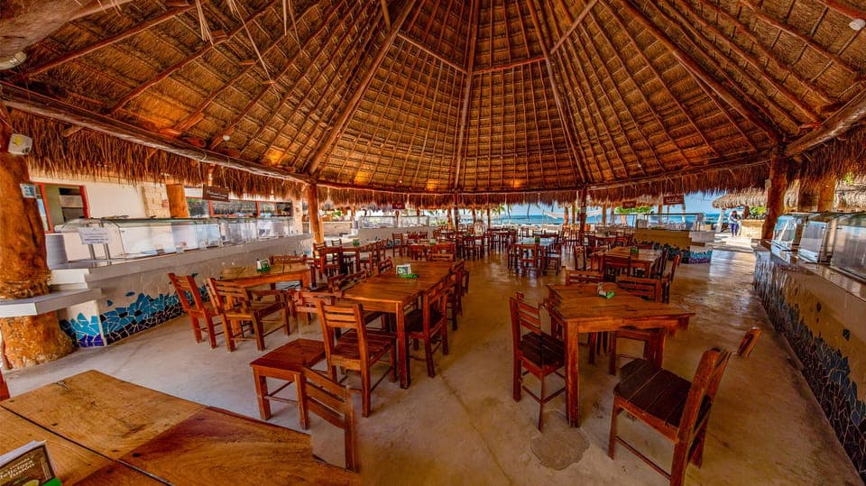 Isla Mujeres Catamaran, Snorkel & Buffet Lunch Gallery Image 4