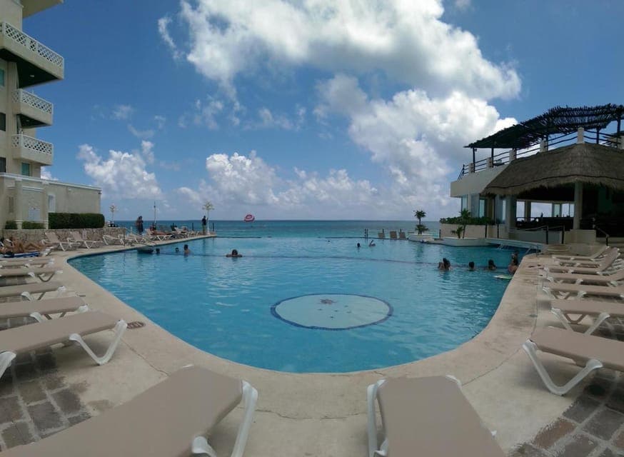 Private Shuttle CUN Airport to Cancun Plaza Condo Hotel Gallery Image 4