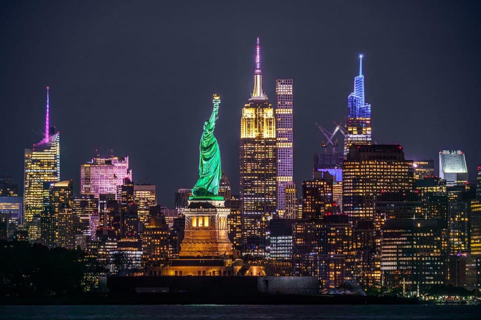 36. New York at Night: 3-Hour Luxury Bus Tour of Top Highlights - Image 36