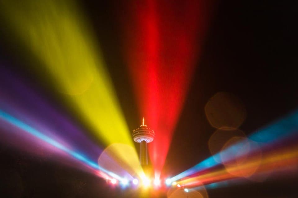 Night Tour w/ 3 Course Dinner & Light Show Gallery Image 3
