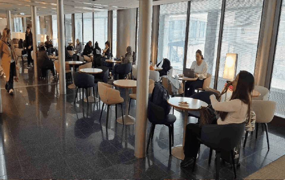 Charles de Gaulle Airport Salon Paris Lounge Access - Image 1