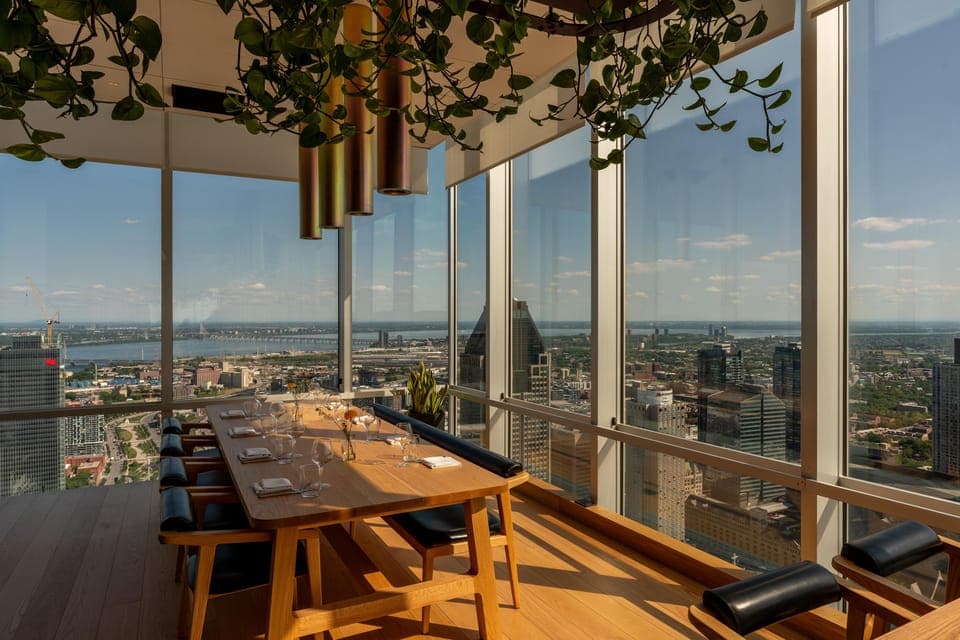 Guided Pub Crawl of the City's Skyline Bars Gallery Image 2