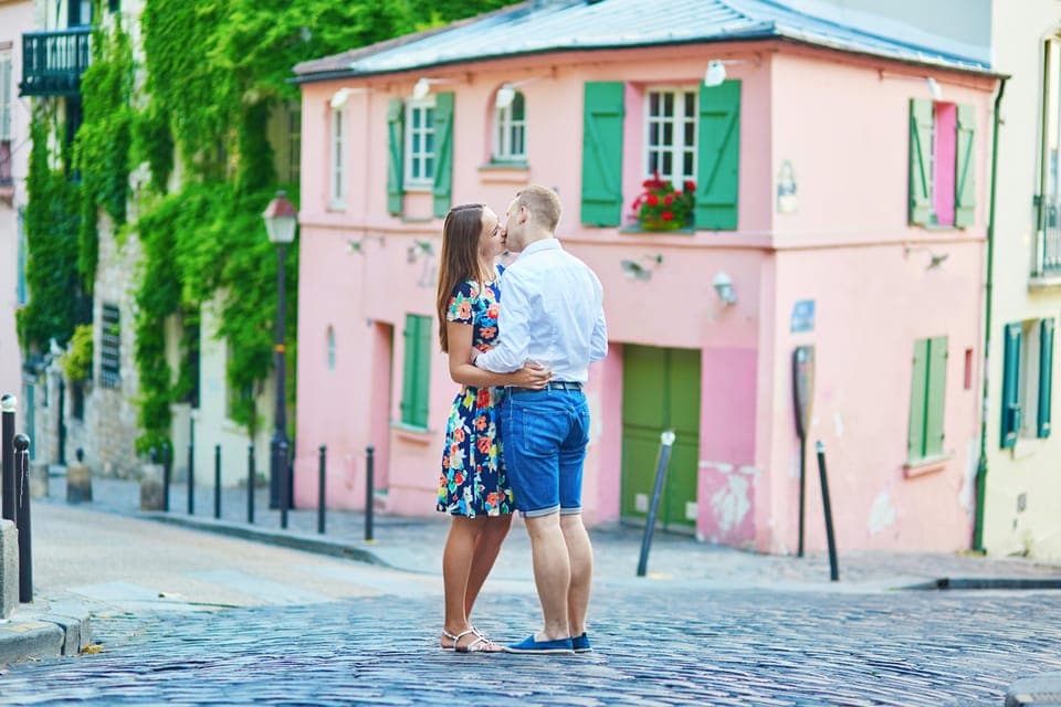 Private Montmartre Photoshoot with Parisian Charm Gallery Image 2