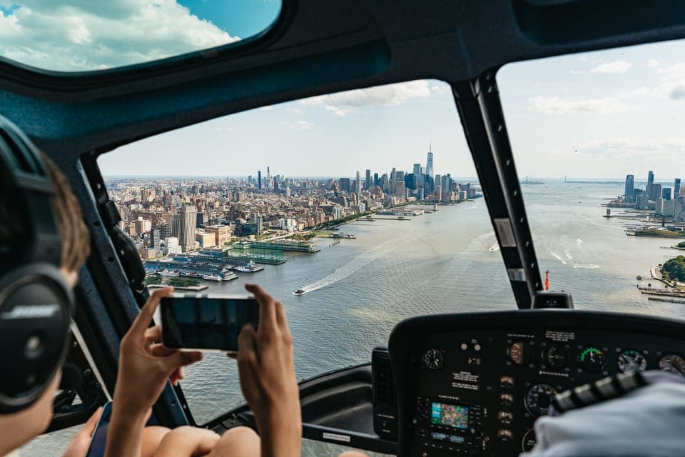 From Westchester: Private NYC Helicopter Tour for 2-6 People Gallery Image 3