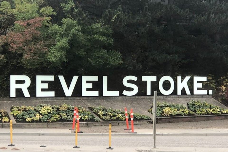 45. Vancouver to Revelstoke 2 days Ski and Snowboarding Tour - Image 45