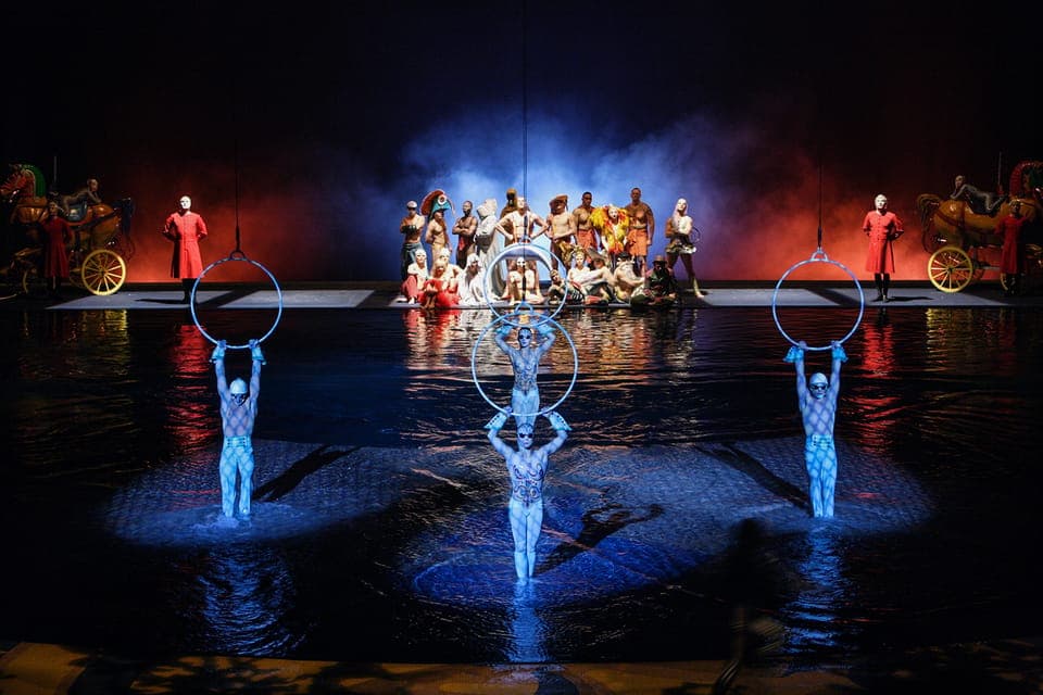 “O” by Cirque du Soleil at Bellagio Gallery Image 4
