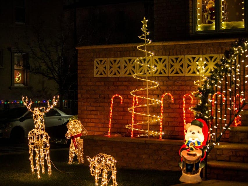 New York Christmas Lights Tour by BUS Gallery Image 3