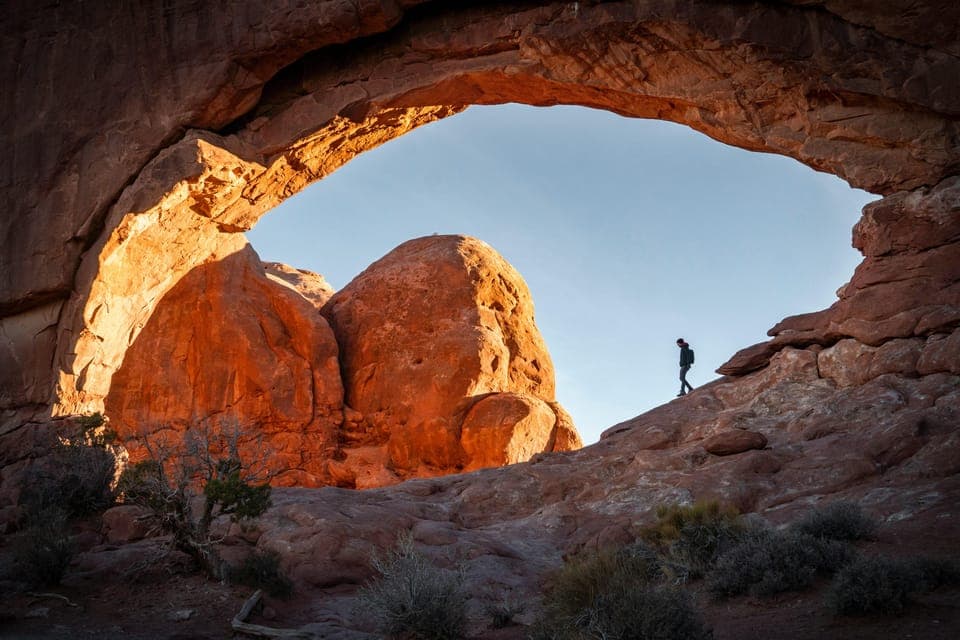 4. Salt Lake City: 7-Day Guided Yellowstone Tour to Las Vegas - Image 4