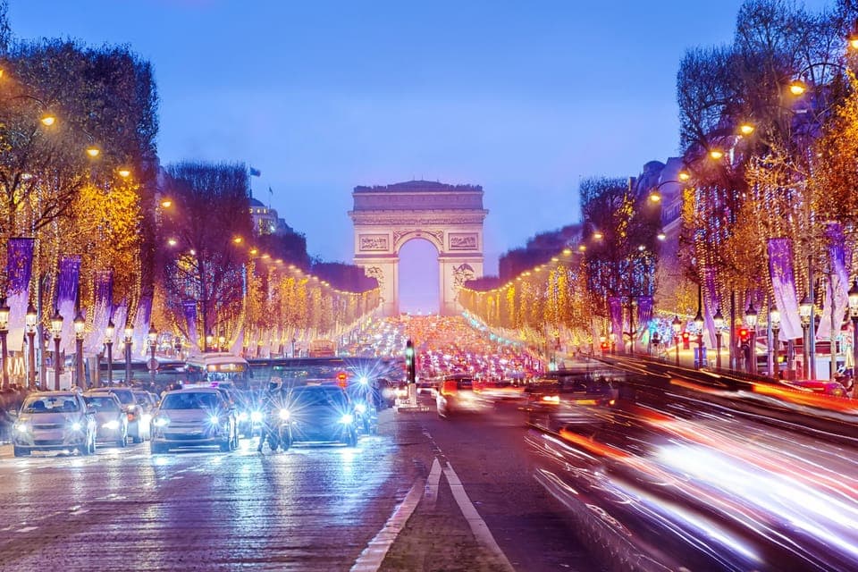 5. Lunch at Eiffel Tower, Louvre and Notre Dame - Image 5
