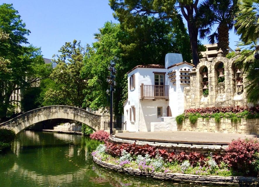 15. Riverwalk and Downtown Guided Walking Tour - Image 15