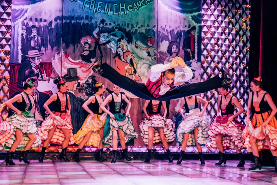 La Nouvelle Eve Cabaret Dinner Show Gallery Image 2