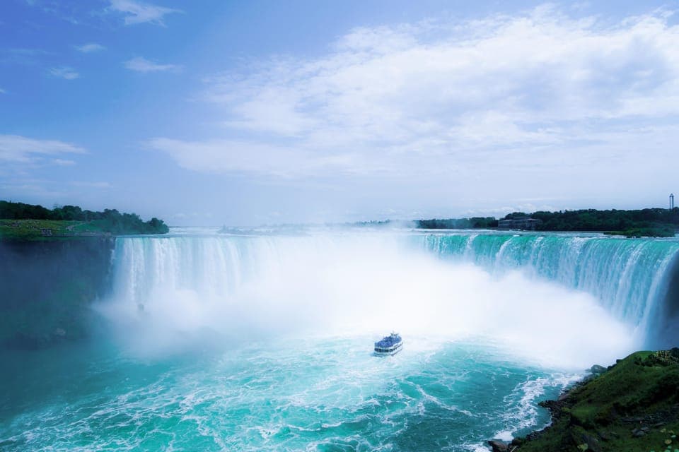 Toronto: Niagara Falls Tour with Boat and Lunch Gallery Image 3