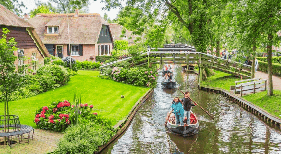 Giethoorn Guided Day Trip with Canal Cruise Gallery Image 4