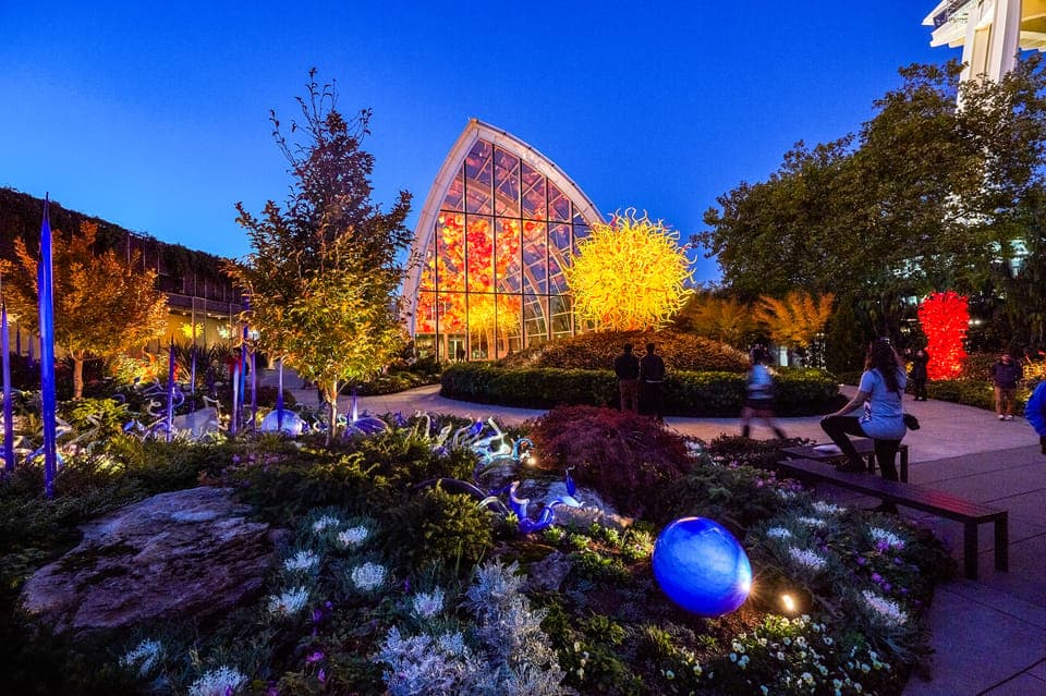 Chihuly Garden and Glass Entry Ticket - Image 1