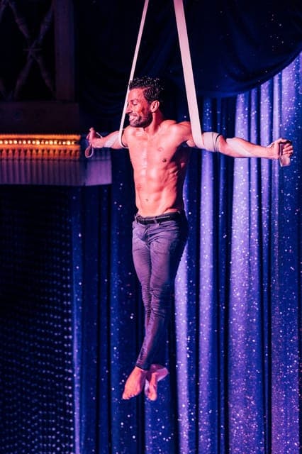 La Nouvelle Eve Cabaret Show with Champagne Gallery Image 4