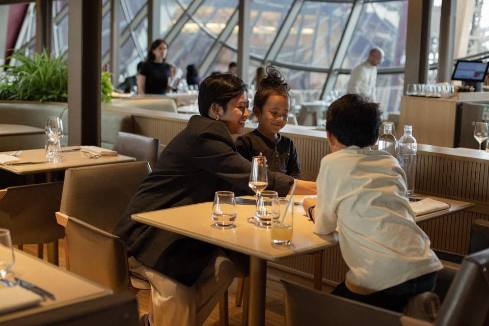 Christmas Lunch at Eiffel Tower with Panoramic Views - Image 4