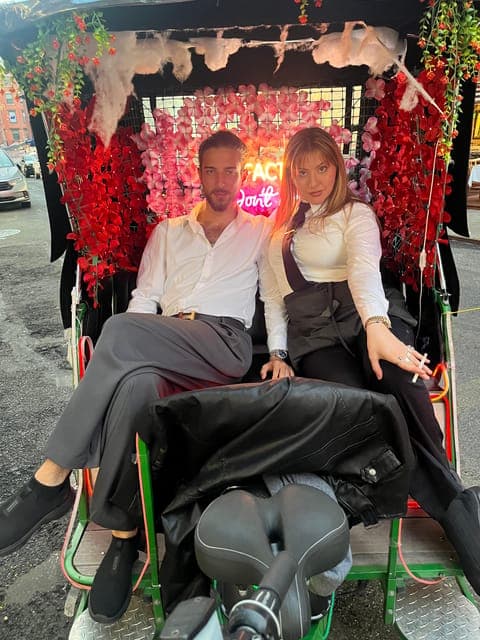 Christmas Special Movie and Hotspots Pedicab Tour Gallery Image 2