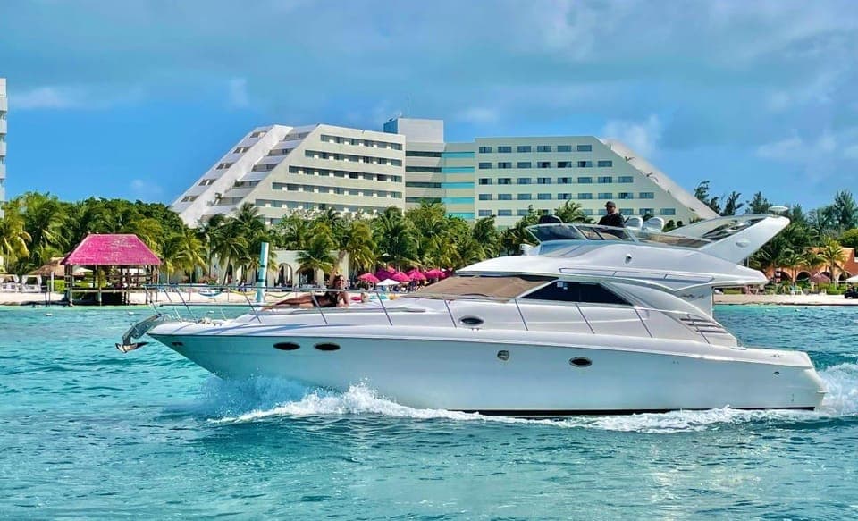 9. Cancun: Exclusive Sea Ray Express Bridge for 14 people - Image 9