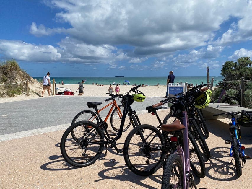Biking tour around South Beach - in French Gallery Image 3