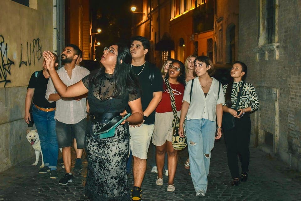 Rome's Ghostly Tour: Paranormal Mysteries & Grim Executions Gallery Image 4