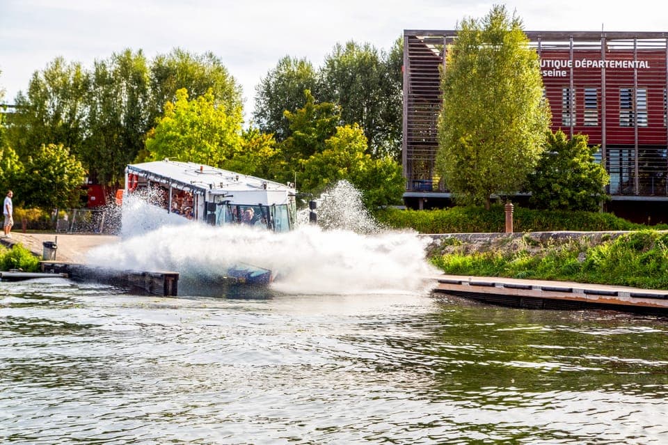 19. City and River Seine Tour on an Amphibious Bus - Image 19