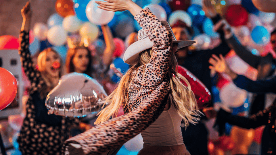 Country Bar Crawl by Party Bus w/ Mixed Drinks Gallery Image 4