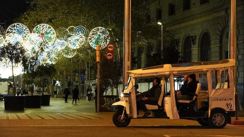 Private Christmas Lights Tour by Eco Tuk Tuk Gallery Image 2