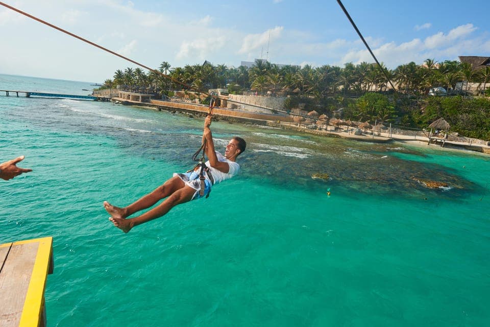 Cancun: Isla Mujeres Royal Garrafon with Transport & Lunch - Image 1