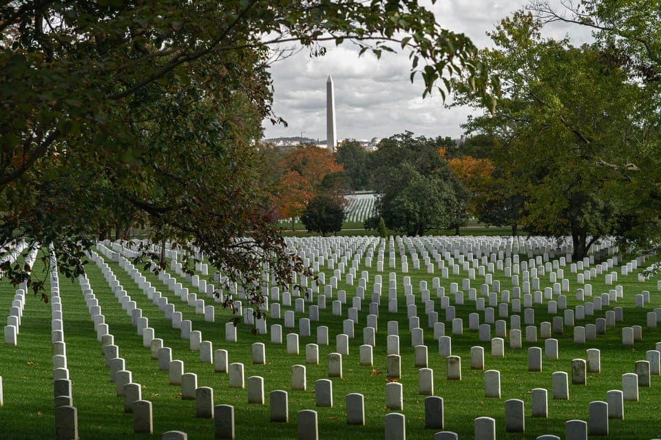 Arlington Cementary & Guard Ceremony with Iowa Jima Memorial Gallery Image 4