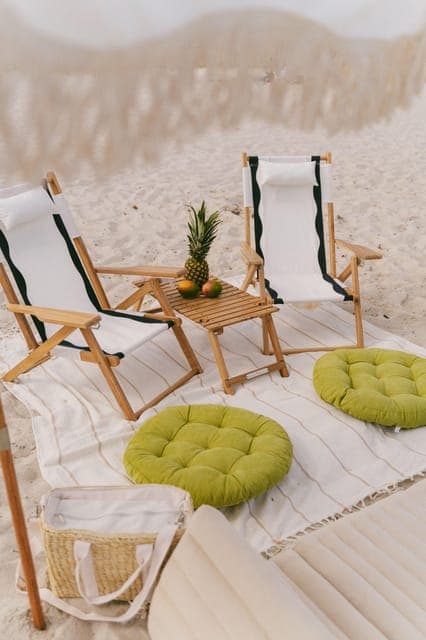 Petite Romance Private Beach Lounge and Picnic Set Up Gallery Image 2