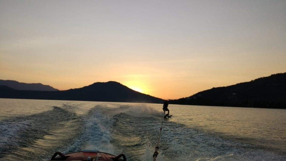 Valle de Bravo Tour: Walk in Magical Town and Ride a Jet Ski - Image 1
