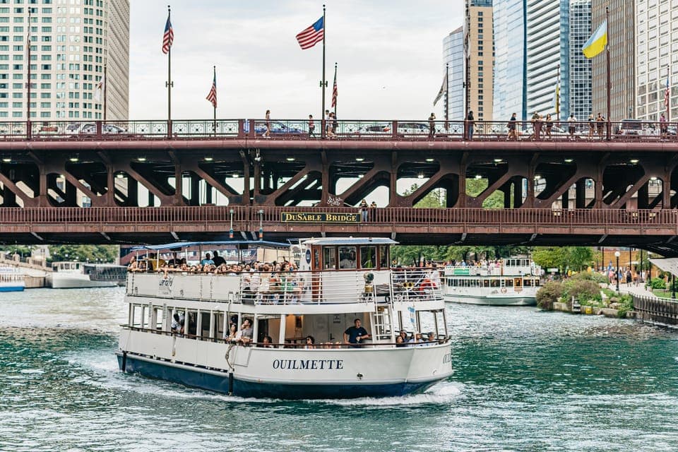 Chicago River: 1.5-Hour Guided Architecture Cruise Gallery Image 2