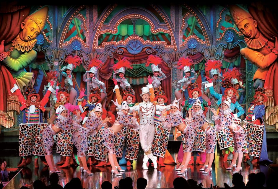Moulin Rouge Dinner Show, Champagne, and Transport Gallery Image 2