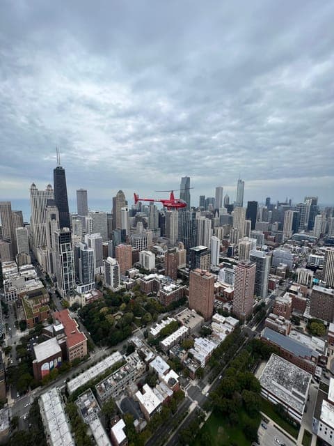 Helicopter Tour of Chicago Skyline Gallery Image 3