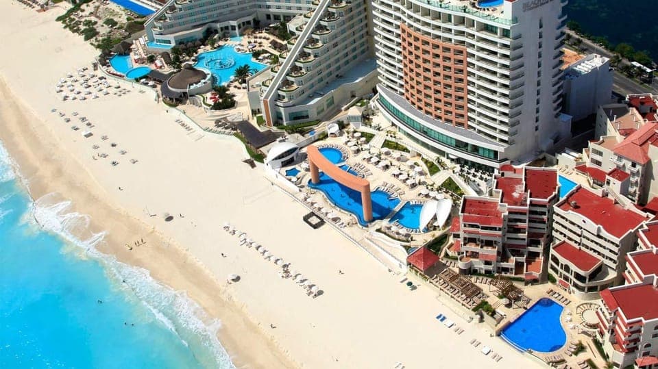 Private Shuttle from CUN Airport to Beach Palace Resort Gallery Image 4