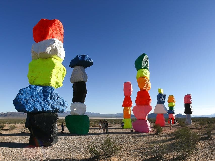 Las Vegas Sign + 7 Magic Mountains + Photoshoot Gallery Image 2