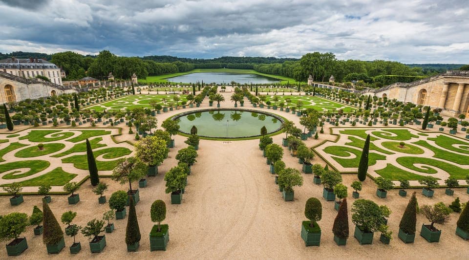 Versailles Guided Tour by Deluxe Minibus Gallery Image 4