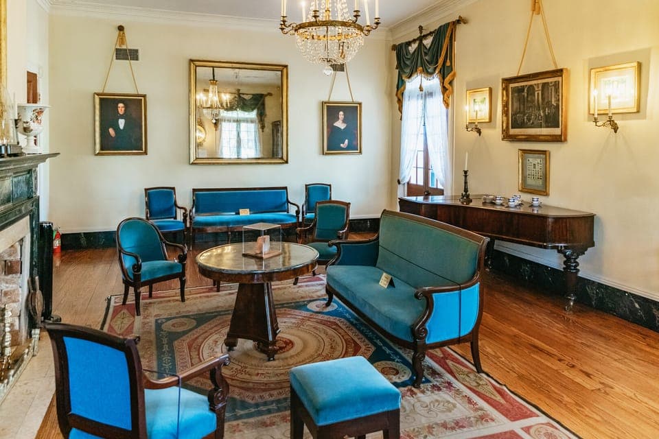 Oak Alley Plantation & Airboat Swamp Combo Tour Gallery Image 2