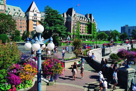 17. Victoria and Butchart Gardens by Seaplane - Image 17
