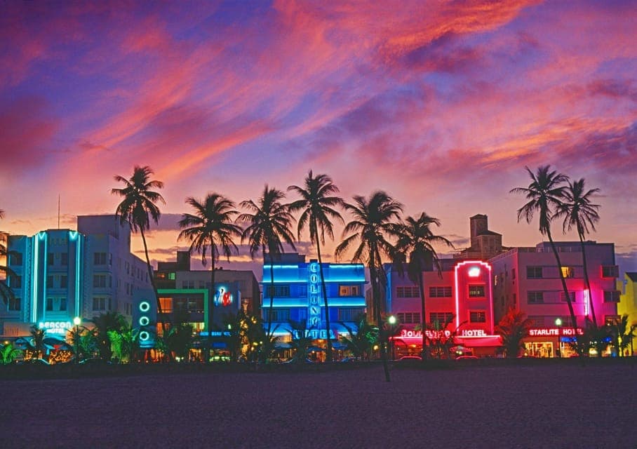 Miami Beach Bar Tour: Art Deco & Neon Lights with Historian Gallery Image 4