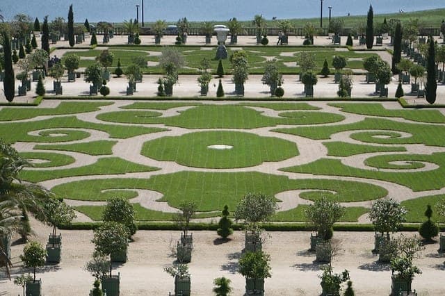 Versailles Full-Day Guided Tour with Lunch Gallery Image 4