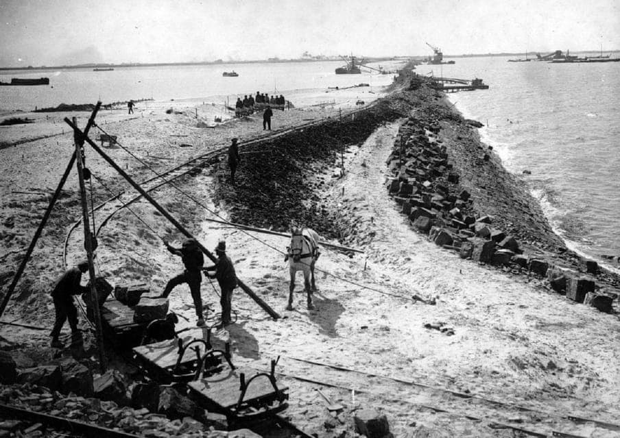 Afsluitdijk and Wadden Center Museum Private Tour Gallery Image 4