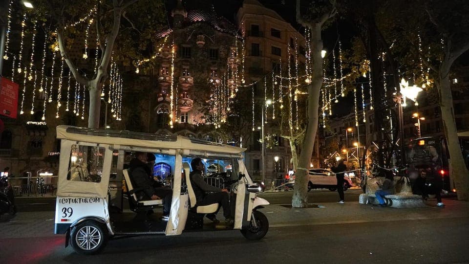 Private Christmas Lights Tour by Eco Tuk Tuk Gallery Image 3