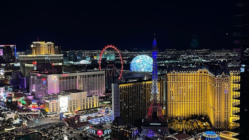 Luxurious Las Vegas Night Tour in a Mercedes Sprinter Limo Gallery Image 2