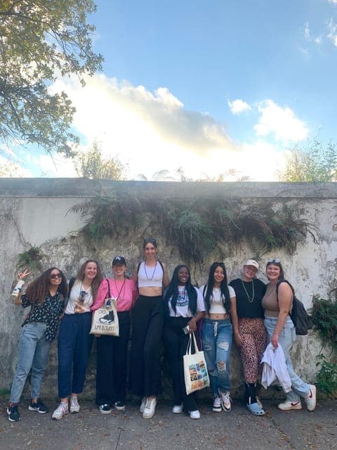 32. 45 Minutes in the Garden District - Image 32