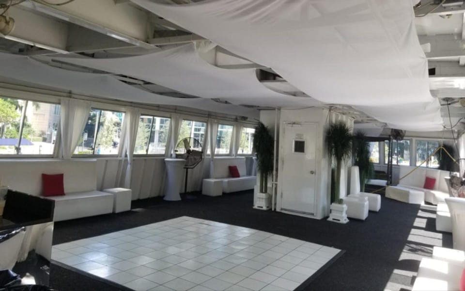 Musette Yacht New Year's Eve Party Cruise Gallery Image 4